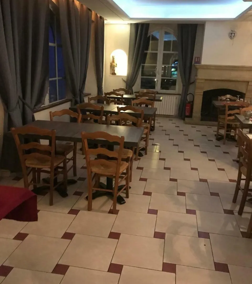 La Garde  Auberge Du Teillon מלון